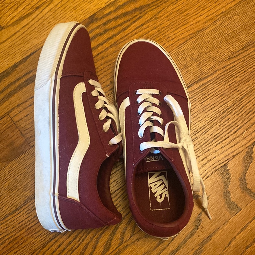 Vans Women’s Low-Top Burgundy